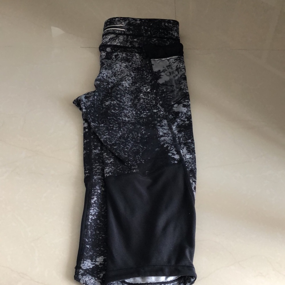Athleta Work Out Capris - image 4